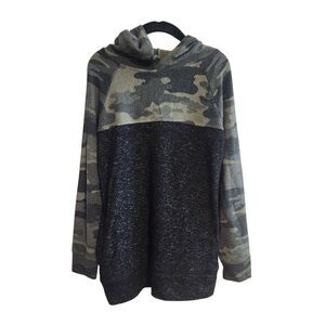 Runway Boys Athleisure Camo Print Hoodie Pullover Shirt Size 6 Small 